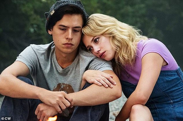 lili-reinhart-comes-out-as-bisexual-after-splitting-from-cole-sprouse-7