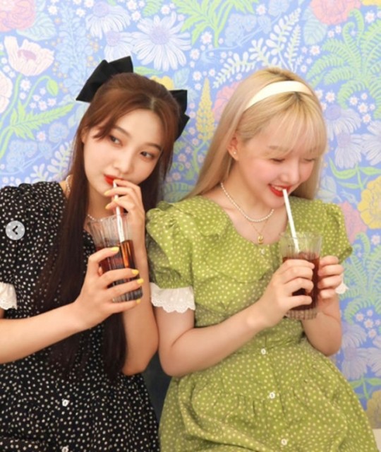 red-velvet-joy-and-g-friend-yerin-capture-fans-heart-by-their-cuteness-and-true-friendship-2