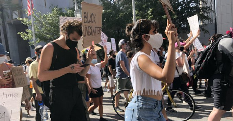 shawn-mendes-and-camila-cabello-took-to-the-streets-to-join-protests-2
