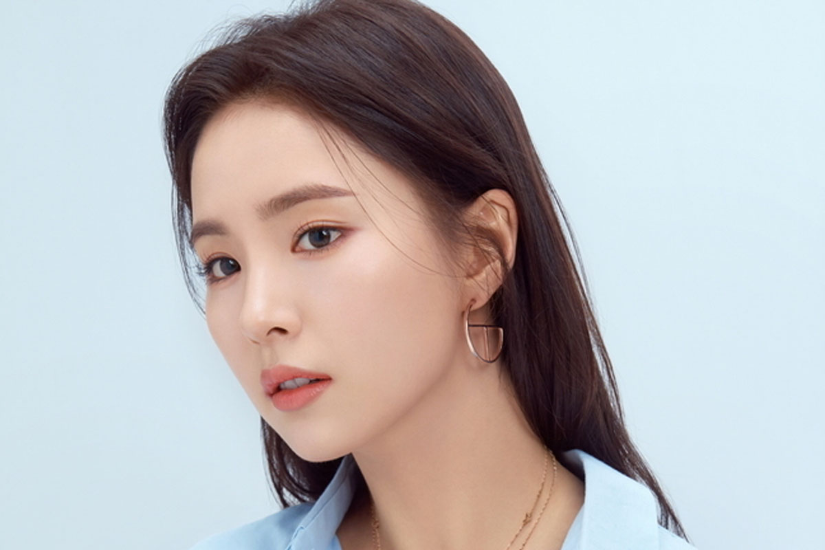 Shin Se Kyung reveals the summer pictorial contained her pure charm