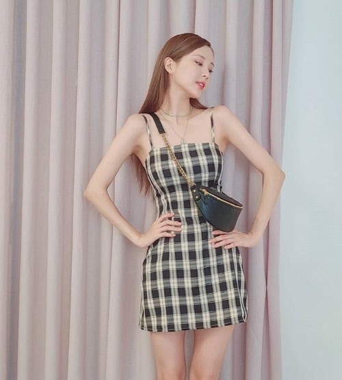 snsd-seo-hyun-confidently-shows-off-her-perfect-ant-waist-1
