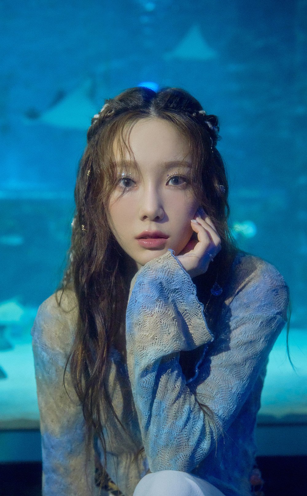 snsd-taeyeon-treats-her-fans-by-a-cool-refreshing-summer-version-of-happy-1