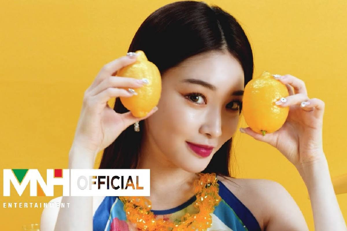 Chungha Expresses “Be Yourself” In Her Colorful New MV Teaser