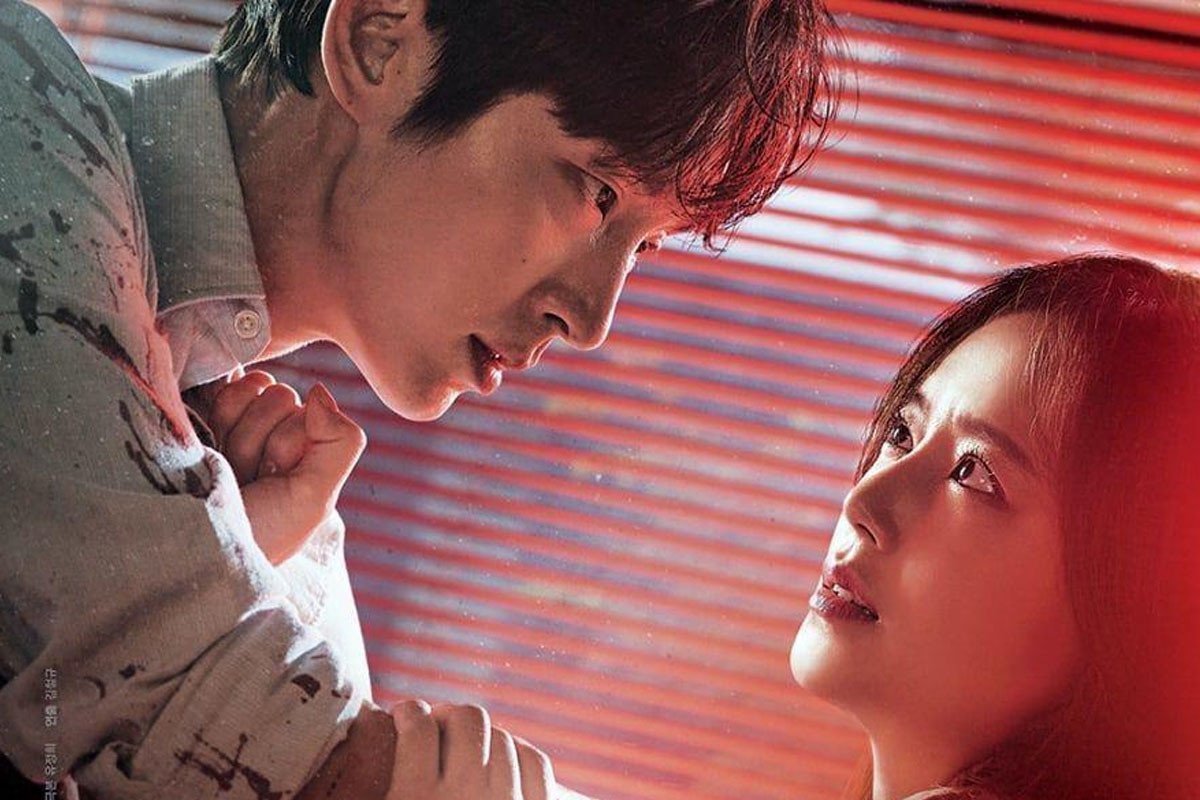 “Flower of Evil” has released its main posters starring Lee Joon Gi and Moon Chae Won