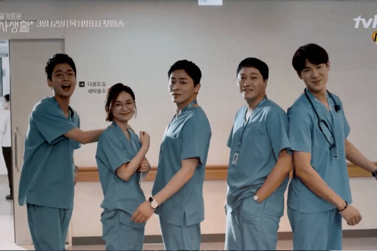 “Hospital Playlist” PD explains loveline between Jo Jung Suk and Jeon Mi Do and plans for season 2 comeback