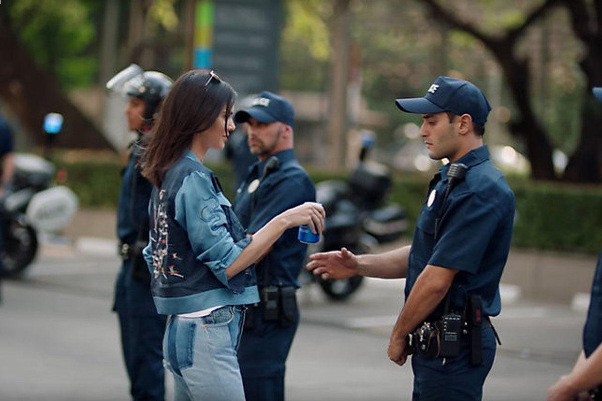 Massive protest movement in the US, Kendall Jenner continues to be 'stoned' by the Pepsi commercial