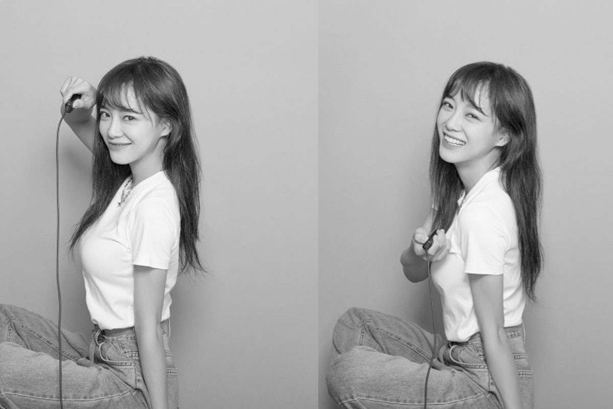 Sejeong posts black and white photos to show her youthful beauty