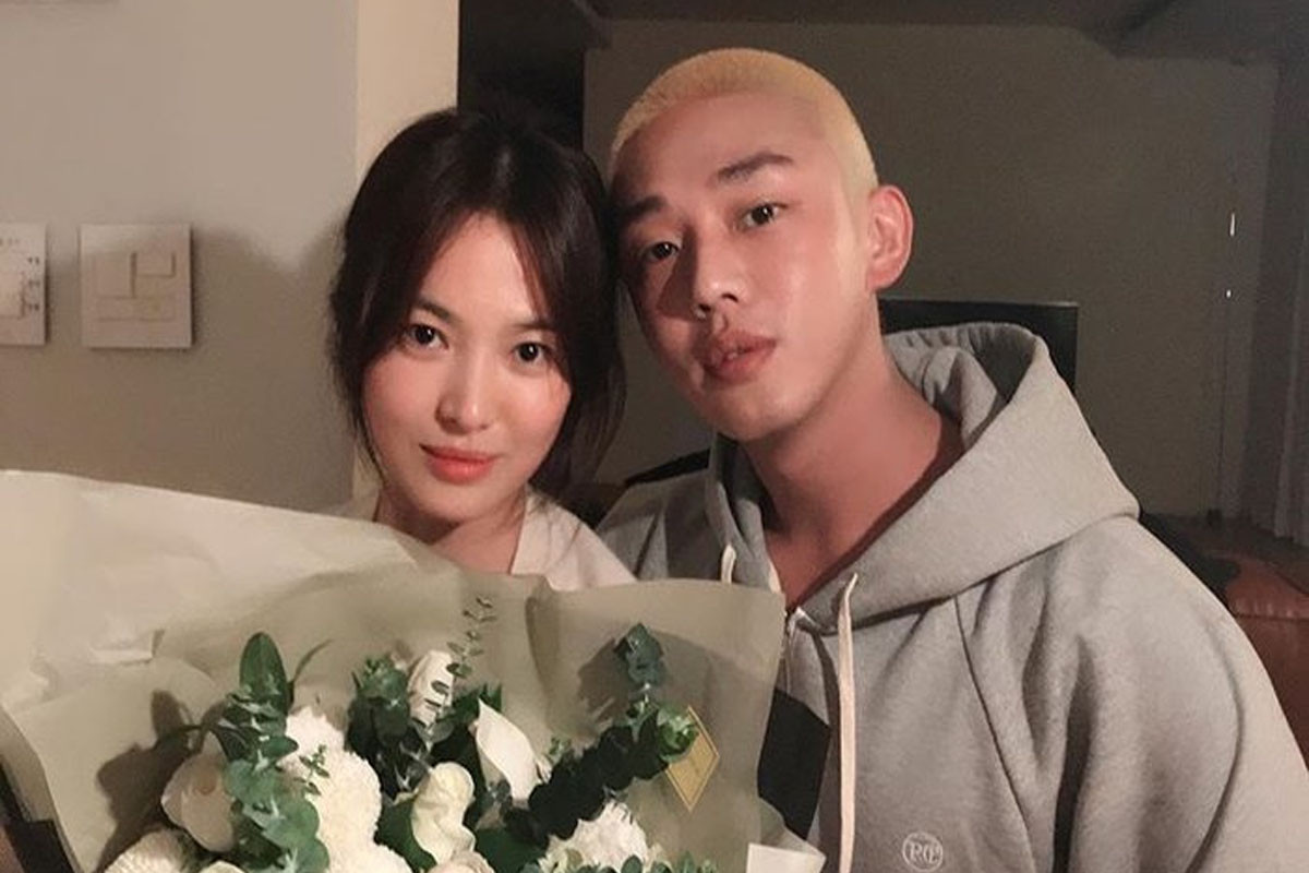 Song Hye Kyo shows warm friendship with Yoo Ah In
