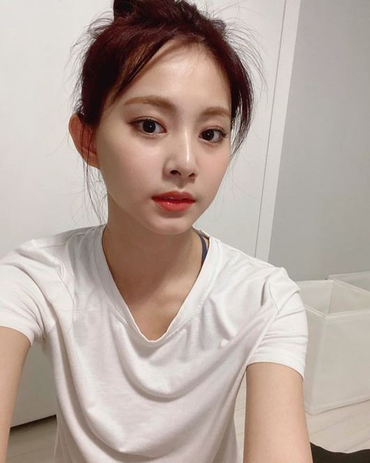 twice-tzuyu-is-beautiful-even-when-put-her-hair-up-or-wear-hair-down-1