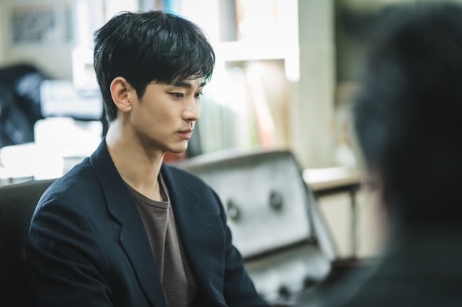 upcoming-drama-its-okay-to-not-be-okay-reveals-new-still-cuts-of-kim-soo-hyun-3