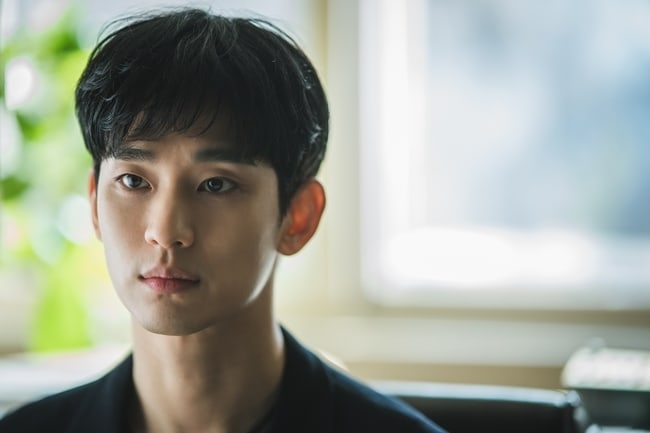 upcoming-drama-its-okay-to-not-be-okay-reveals-new-still-cuts-of-kim-soo-hyun-4