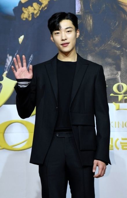 woo-do-hwan-in-discussion-to-join-upcoming-ocn-drama-hero-2