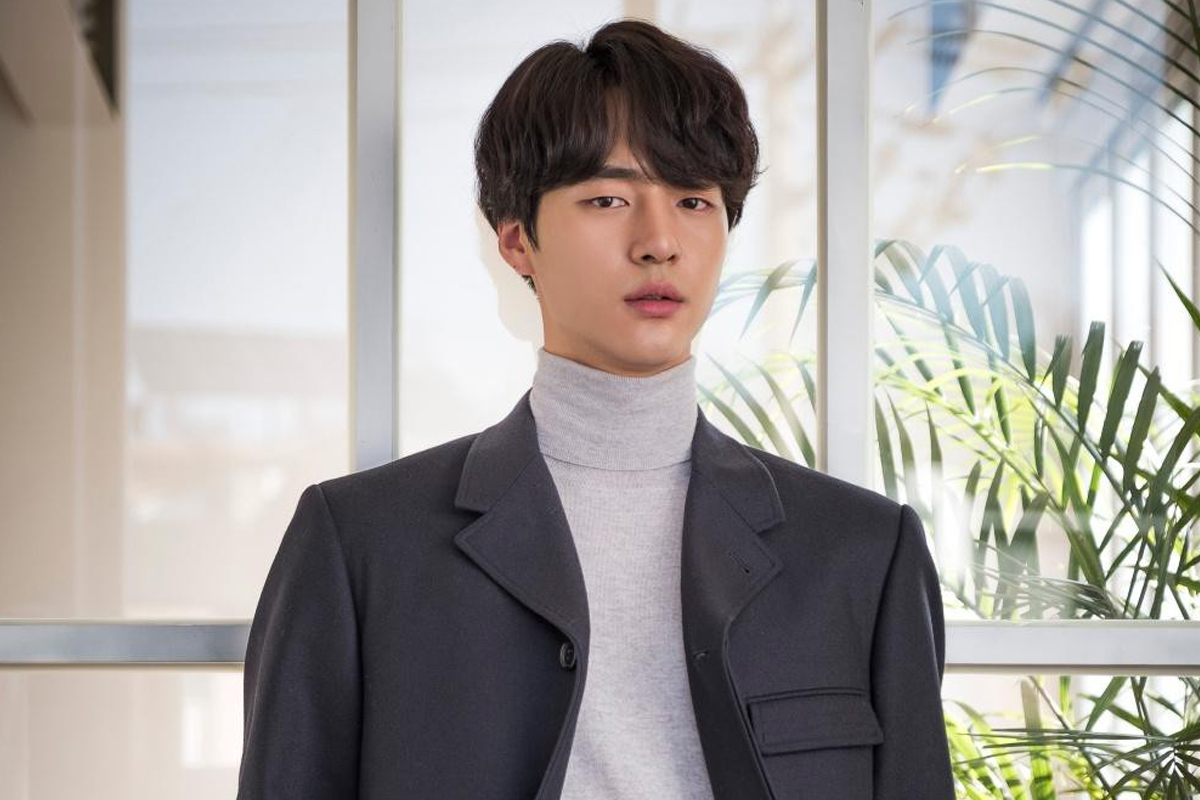 Yang Se Jong given Excellence Award at 5-week army training completion ceremony