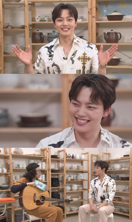 yeo-jin-goo-shares-thoughts-about-the-most-compatible-actress-partner-on-access-showbiz-tonight-1