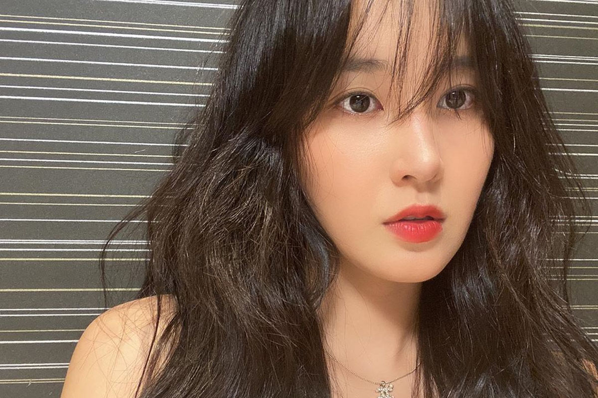 Yuri shows off her gorgeous beauty like golden period when she debuted with SNSD
