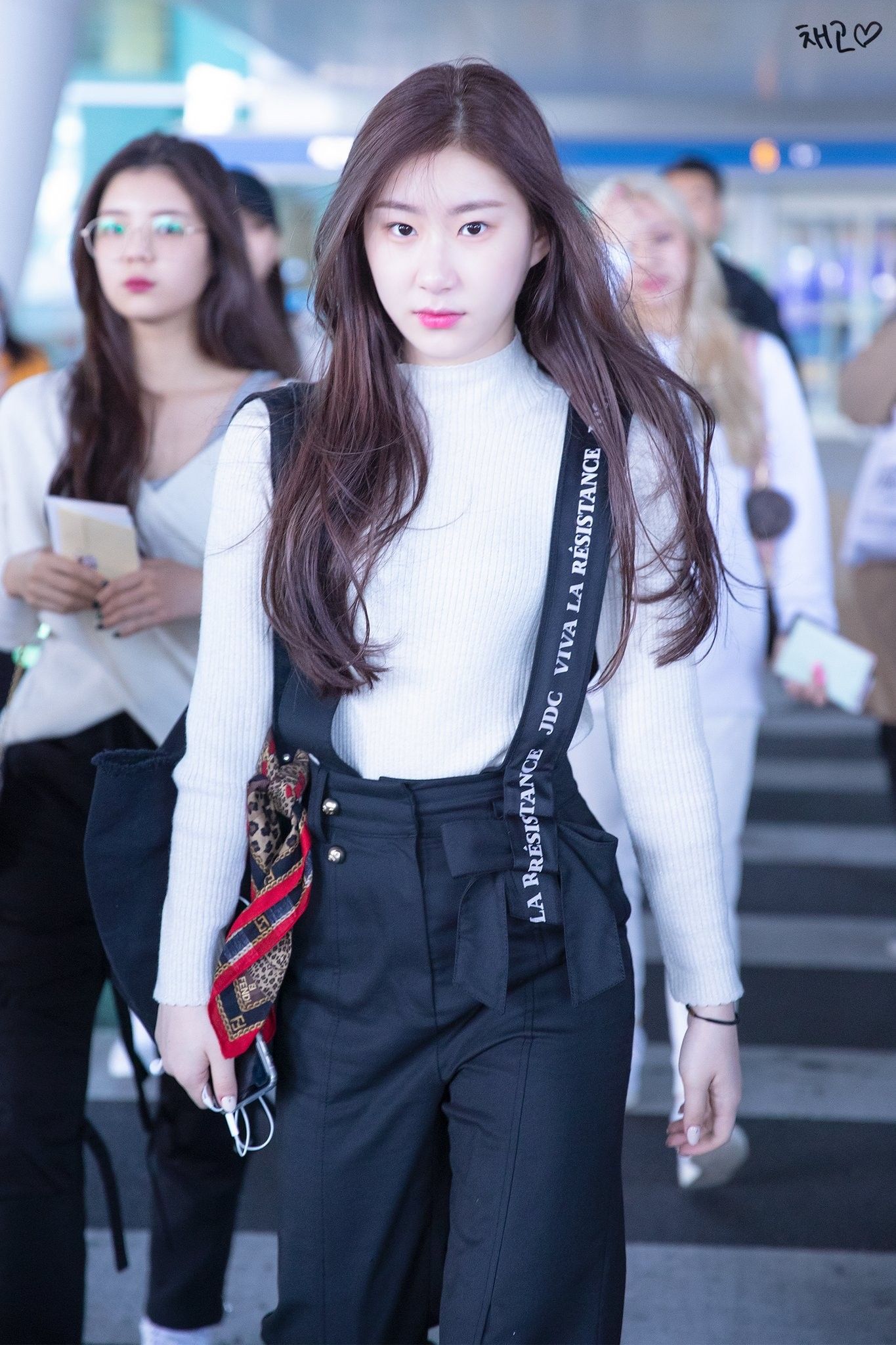 10-fashion-tips-itzy-chaeryeong-airport-style-2