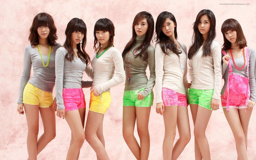 2-female-idols-to-have-succeed-in-group-sub-unit-and-solo-activities-1