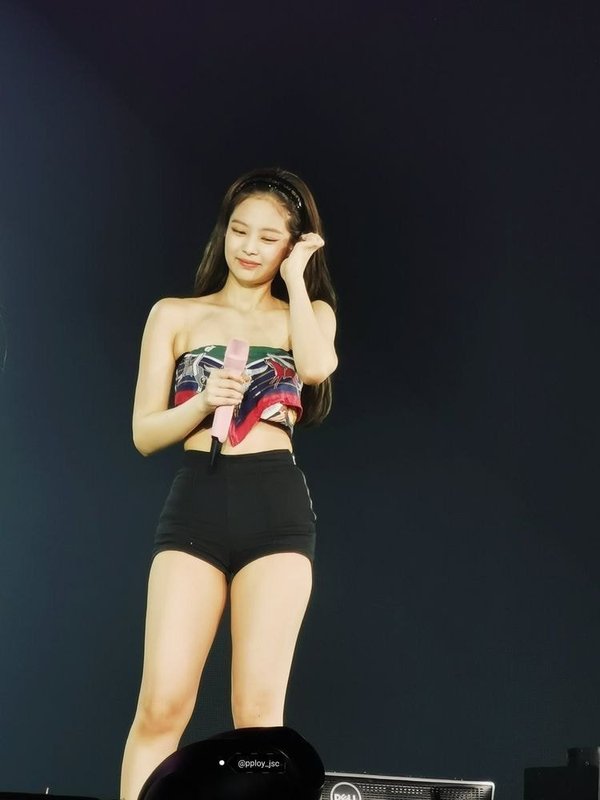 2-female-idols-with-ideal-shoulders-picked-by-korean-netizens-3