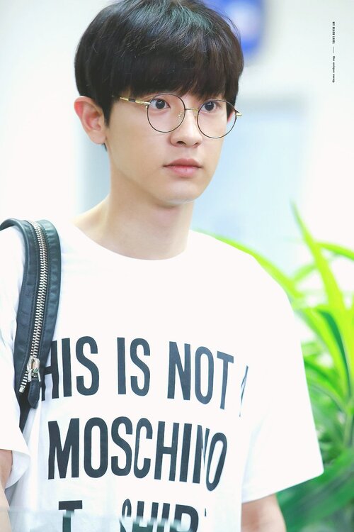 20-kpop-male-idols-become-adorable-when-wearing-glasses-12