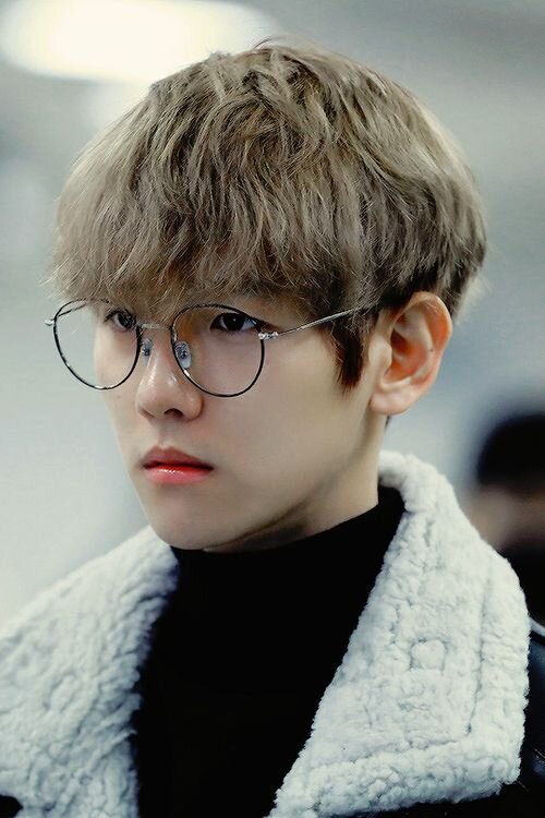 20-kpop-male-idols-become-adorable-when-wearing-glasses-31