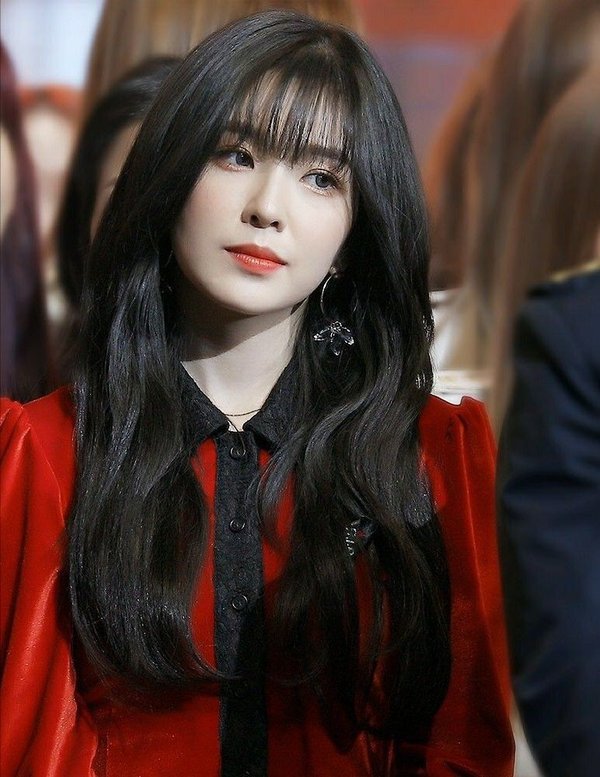 5-female-idols-with-the-best-combination-of-long-hair-and-bangs-in-k-pop-19