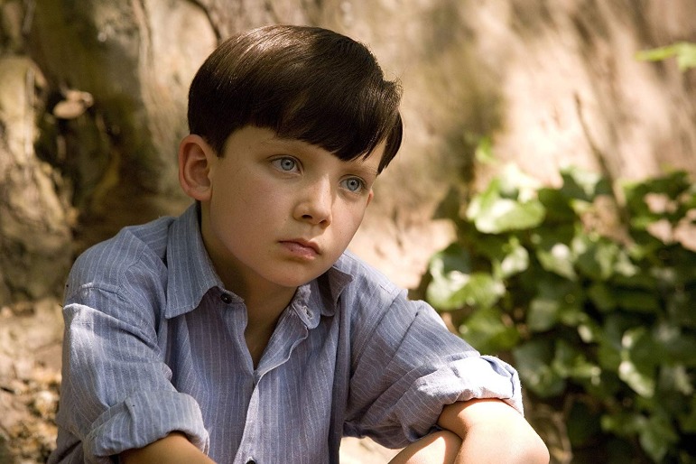 7-famous-roles-of-asa-butterfield-the-boy-with-fascinating-blue-eyes-1