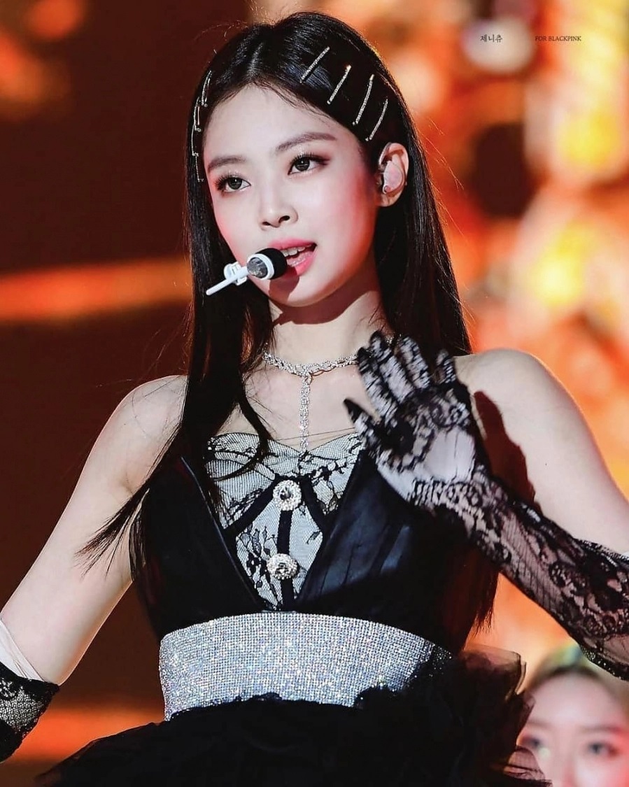 8-easy-to-do-hairstyles-that-even-blackpink-jennie-loves-2 - Copy