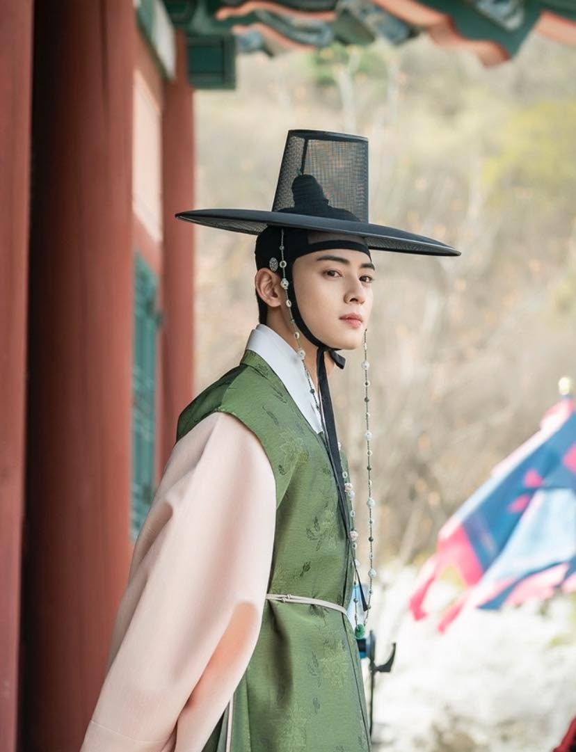 9-male-idols-with-charming-visuals-and-heartfelt-acting-in-historical-dramas-20