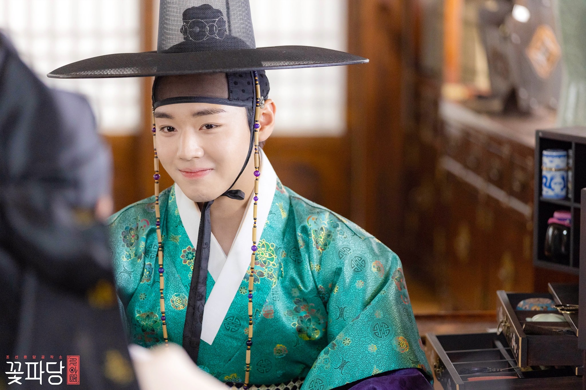 9-male-idols-with-charming-visuals-and-heartfelt-acting-in-historical-dramas-9