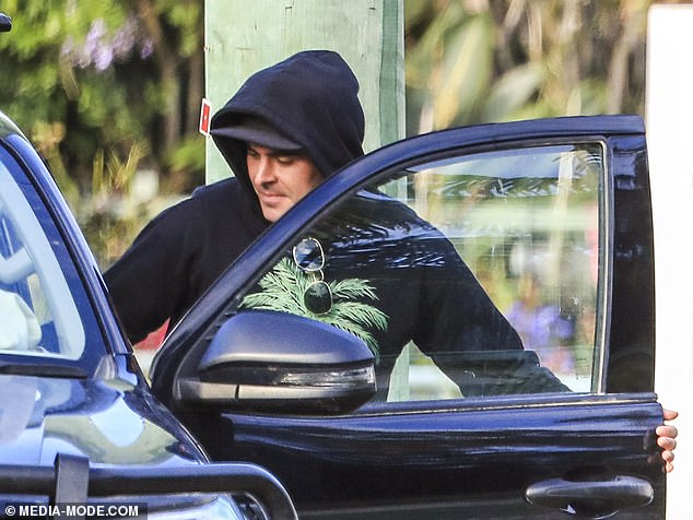 Being-spotted-at-Byron-Bay-Finding-Zac-Efron-challenge-accepted-2