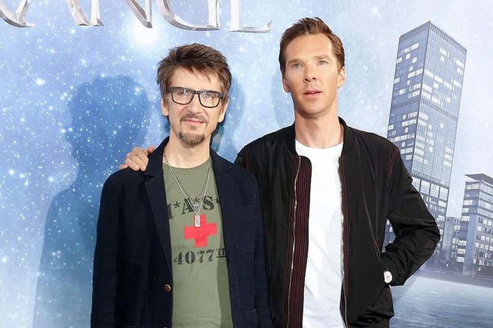 Benedict-Cumberbatch-stepped-out-in-Doctor-Strange-costume-2