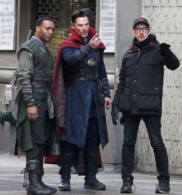 Benedict-Cumberbatch-stepped-out-in-Doctor-Strange-costume-4