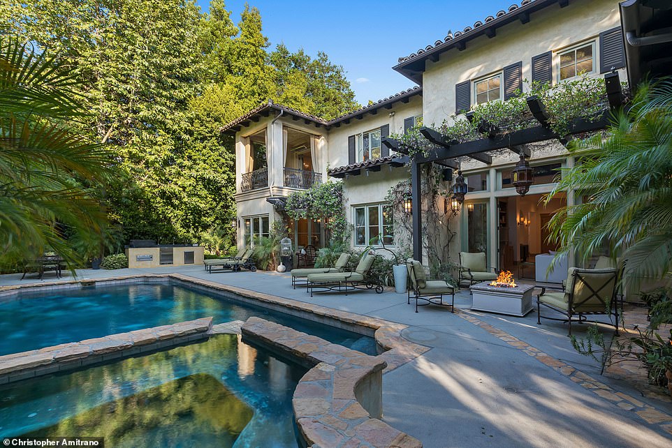 Britney-Spears-discounted-Beverly-Hills-million-mansion-2