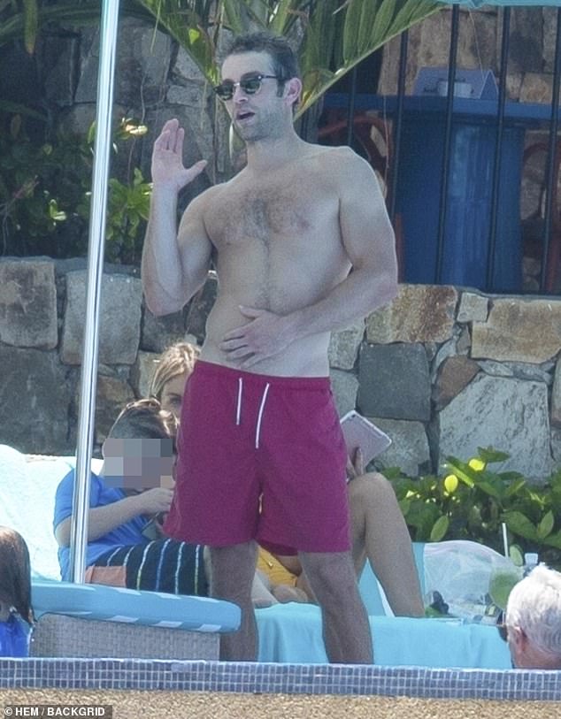 Chace-Crawford-goes-shirtless-during-his-vacation-in-Cabo-2