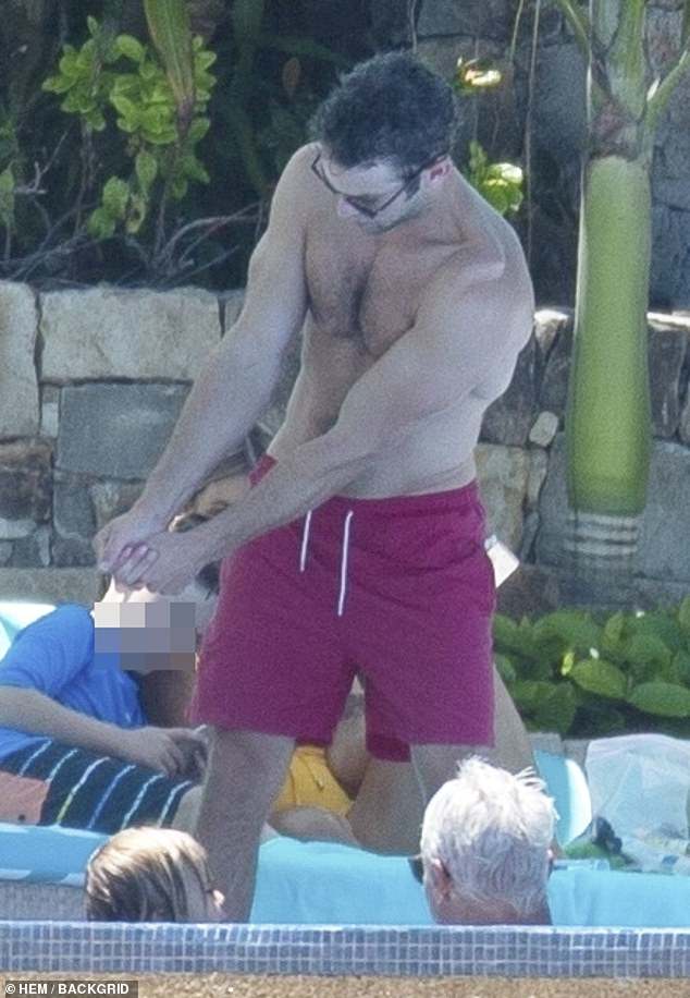 Chace-Crawford-goes-shirtless-during-his-vacation-in-Cabo-3
