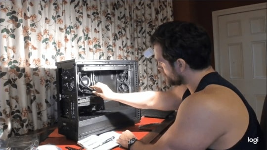 Henry-Cavill-builds-PC-by-himself-in-his-Instagram-soothing-video-3