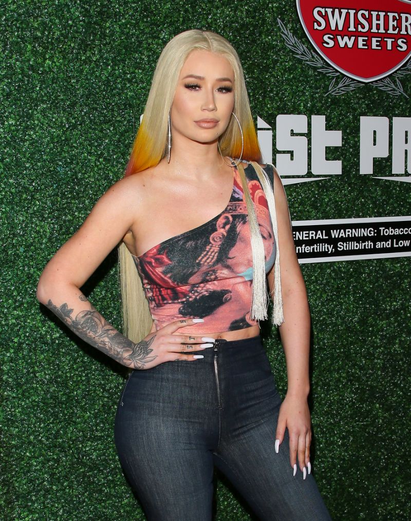 Iggy-Azalea-back-in-studio-for-new-music-after-giving-birth-4