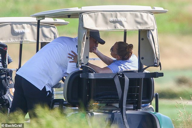 Jennifer-Lopez-shared-romantic-kiss-with-boyfriend-on-golf-date-3