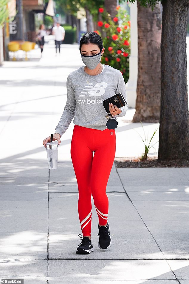 Lucy-Hale-rocks-casual-outfit-while-going-for-workout-3