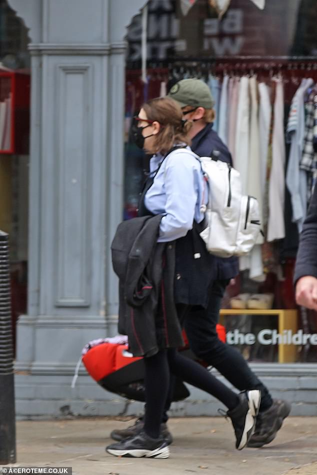 Rupert-Grint-and-Georgia-Groome-Step-Out-With-Their-Daughter-3