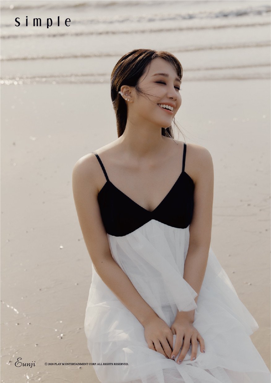 apink-eunji-touches-fans-hearts-by-her-charm-on-the-beach-for-simple-teaser-images-3