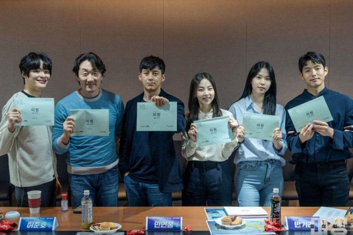Go Soo, Heo Joon Ho, Ahn So Hee, And More Have First Script Reading For OCN' New Drama