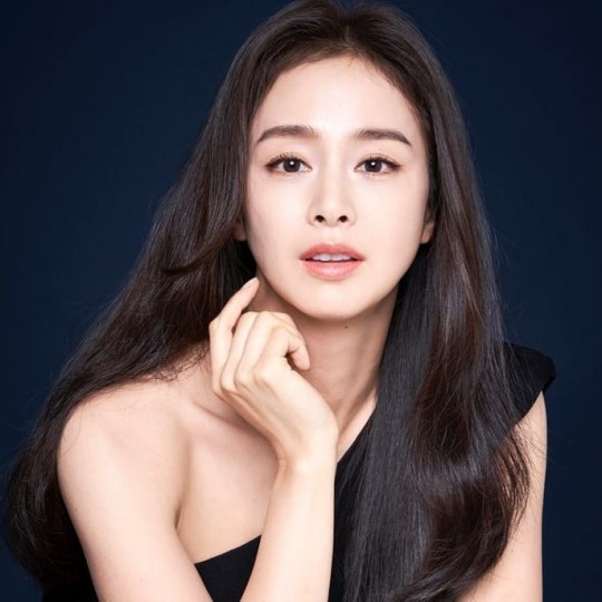 goddess-kim-tae-hee-reappears-in-new-set-of-brilliant-photos-4