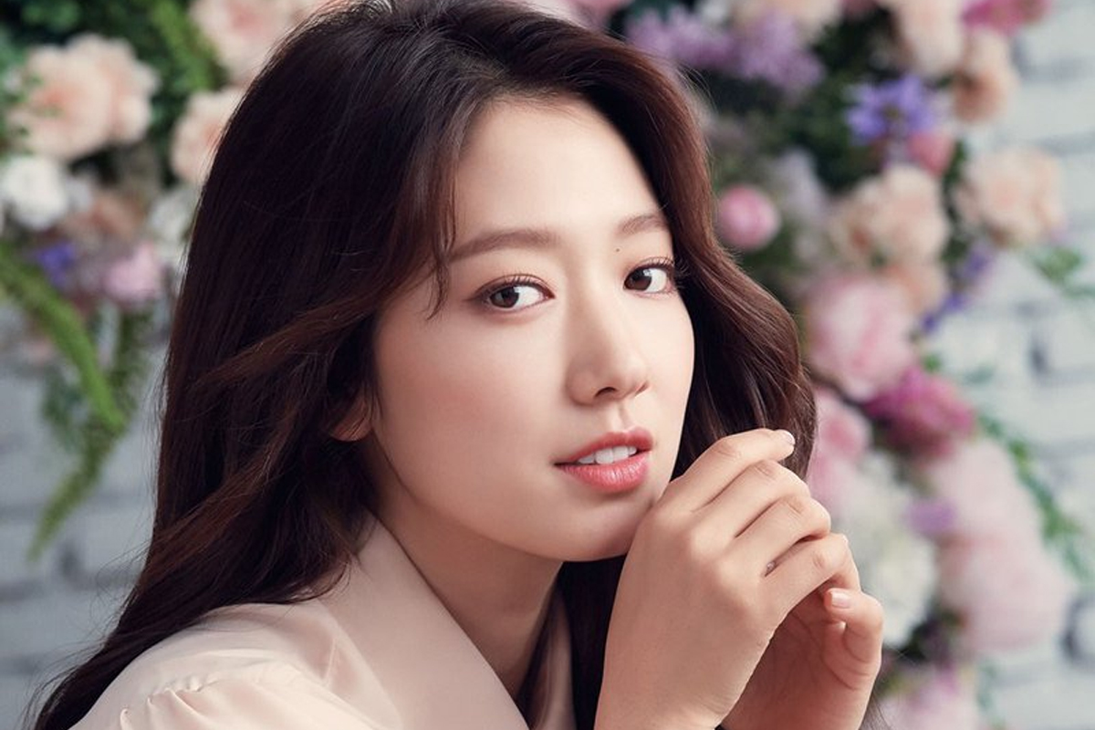 How to reduce face fat with ice cubes like Park Shin Hye