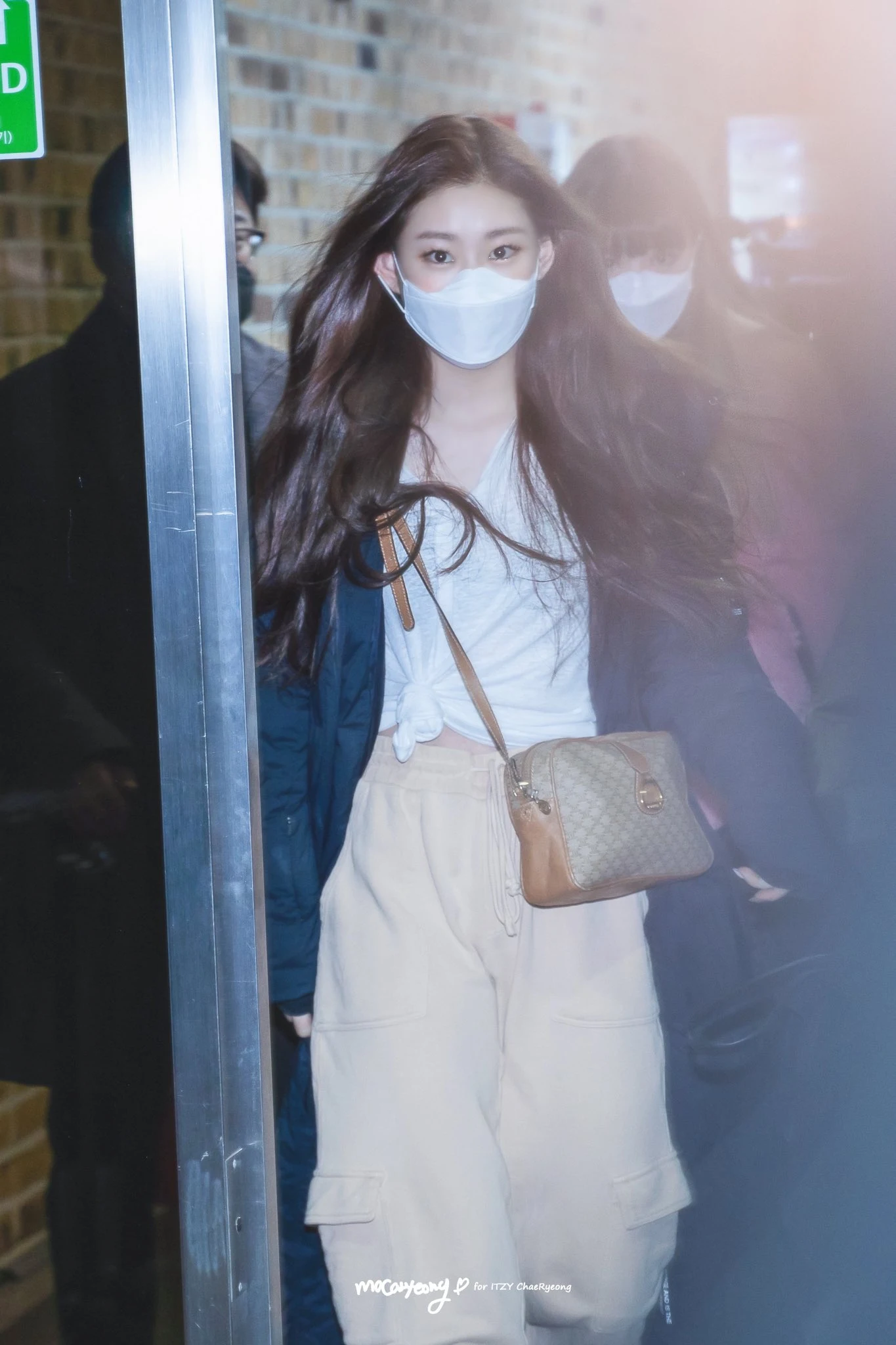 10-fashion-tips-itzy-chaeryeong-airport-style-d
