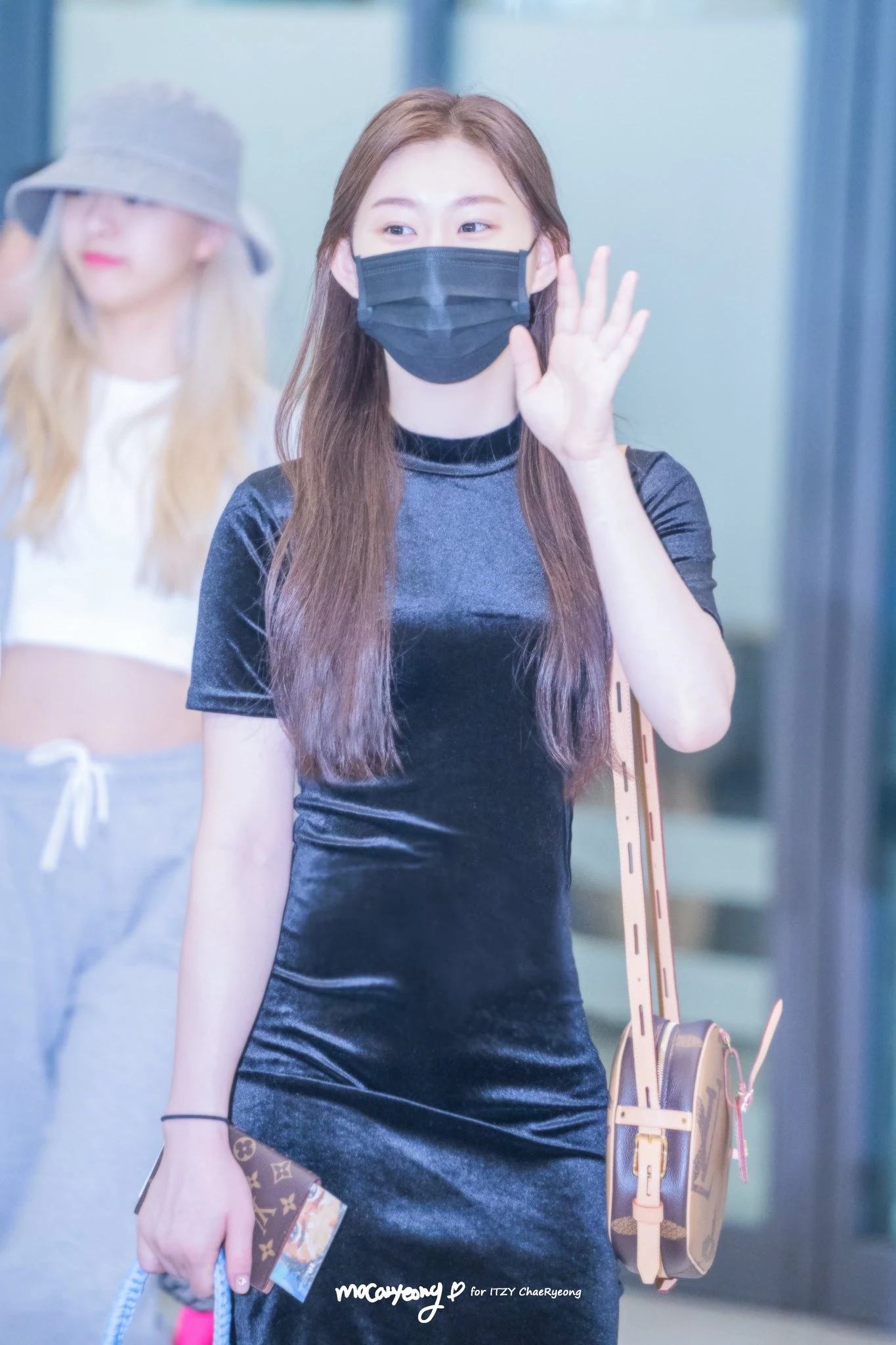 10-fashion-tips-itzy-chaeryeong-airport-style-5