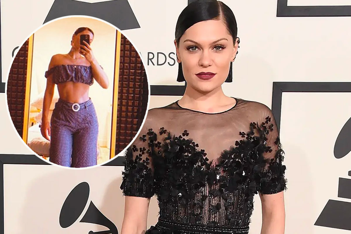 Jessie J showcases her abs muscles in new mirror selfie