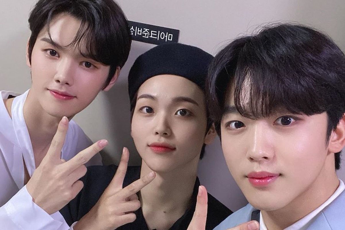 Kim Yo Han Posts With Former X1 Members Hyeongjun And Minhee At Backstage “CONNECT:D”