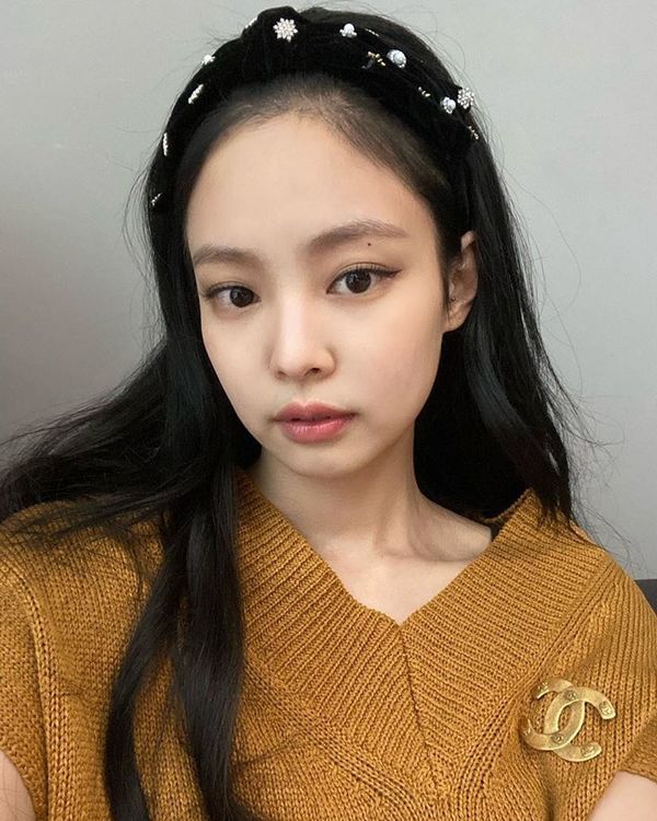 making-hot-trend-with-new-hairstyle-jennie-has-returned-to-black-just-after-one-week-4