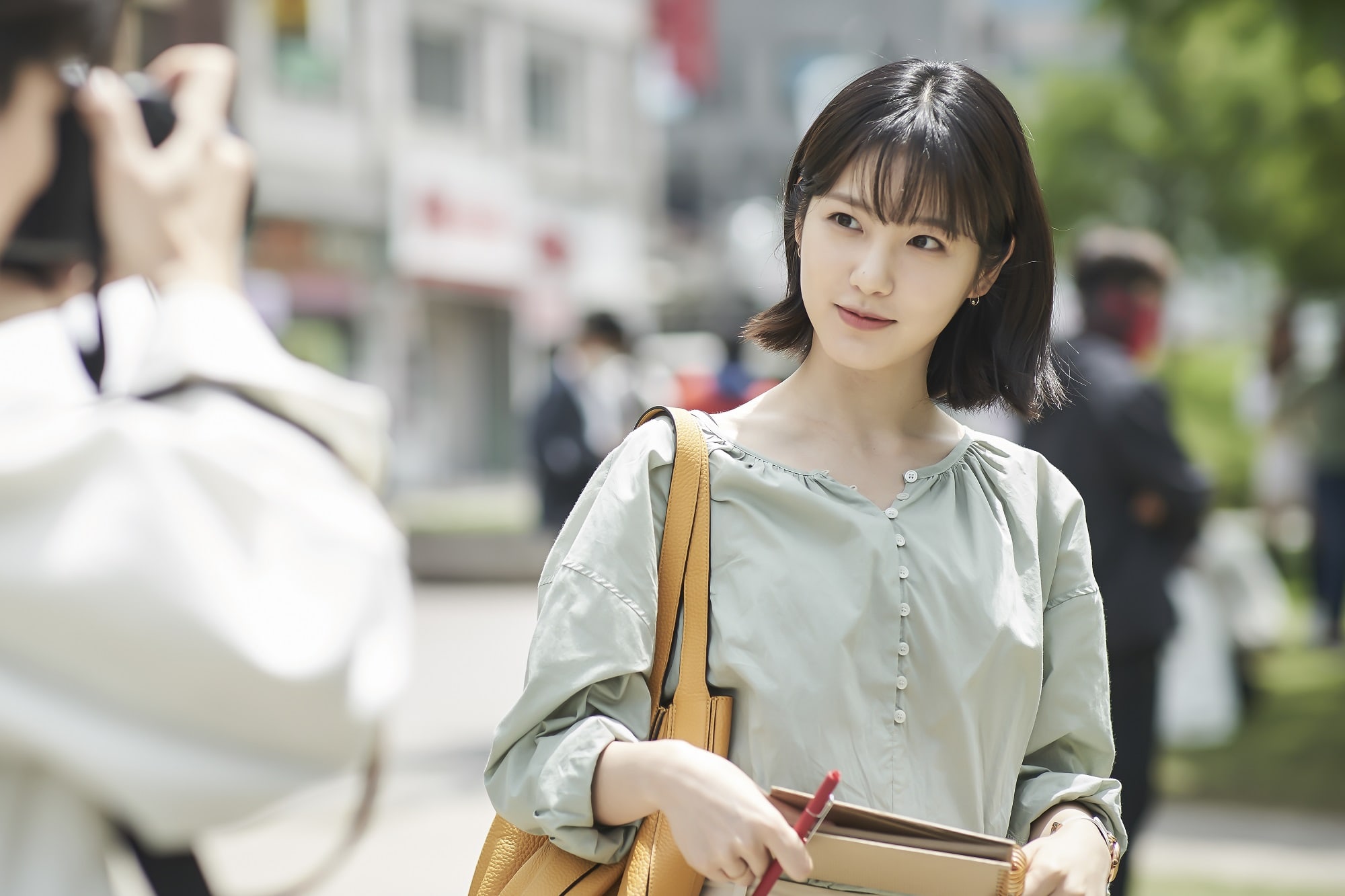 new-jtbc-drama-reveals-first-stills-of-ong-seong-wu-and-shin-ye-eun-2